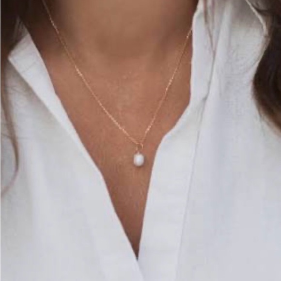 Knots and Pipes pearl pendant (Jilly Box) - Picture 2 of 2